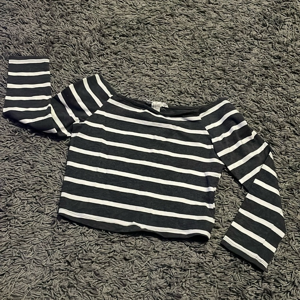 Quarter sleeve crop top